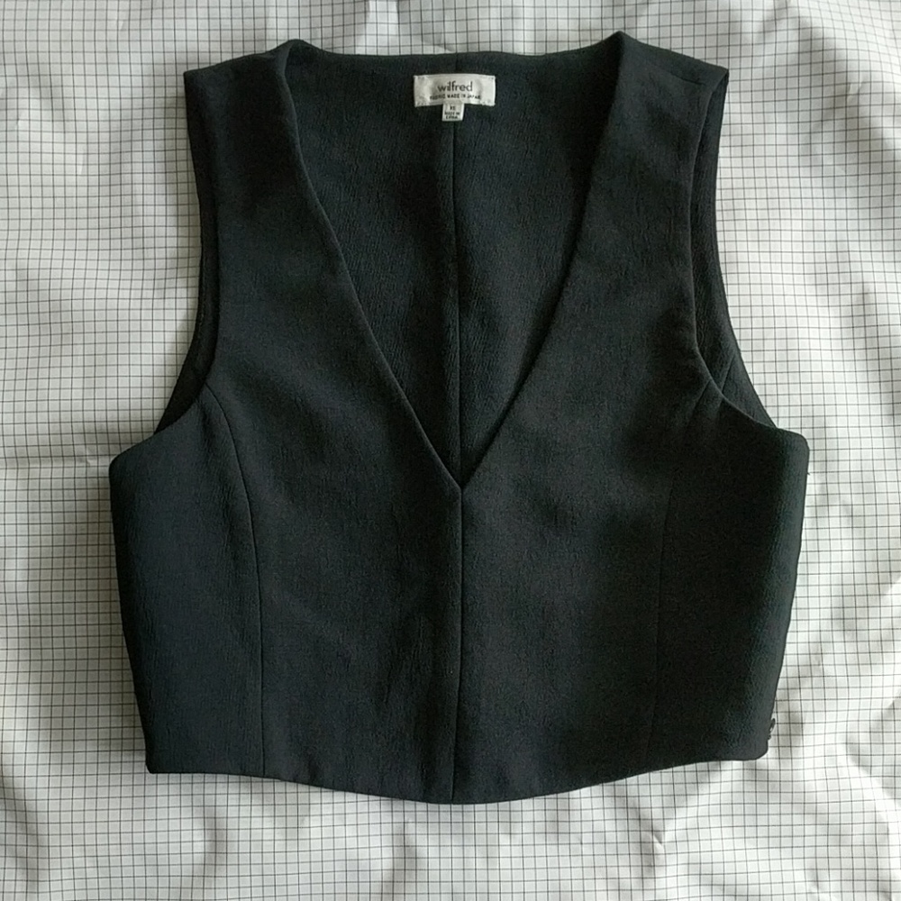 ARITZIA Dauphine Cropped V Neck Blouse - XS